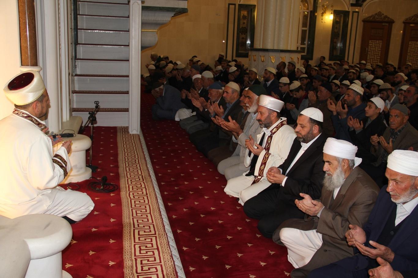 "Müslüman bir toplumda aileyi zayıflatacak hususlardan kaçınmalıyız"